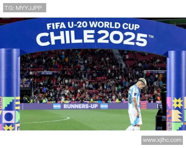 某足球明星因涉嫌犯罪被判入狱引发球迷热议与关注