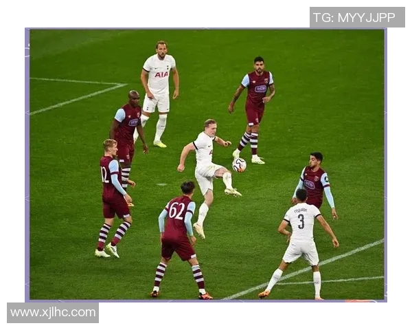 足球明星日报最新动态揭秘球场内外精彩瞬间与背后故事